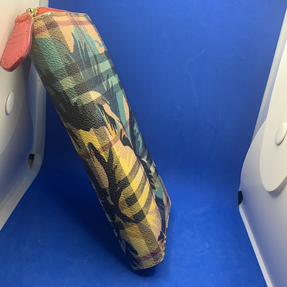 BURBERRY Peony Rose Printed‎ Haymarket Check Coated Canvas Zip around zippy - Picture 12 of 13